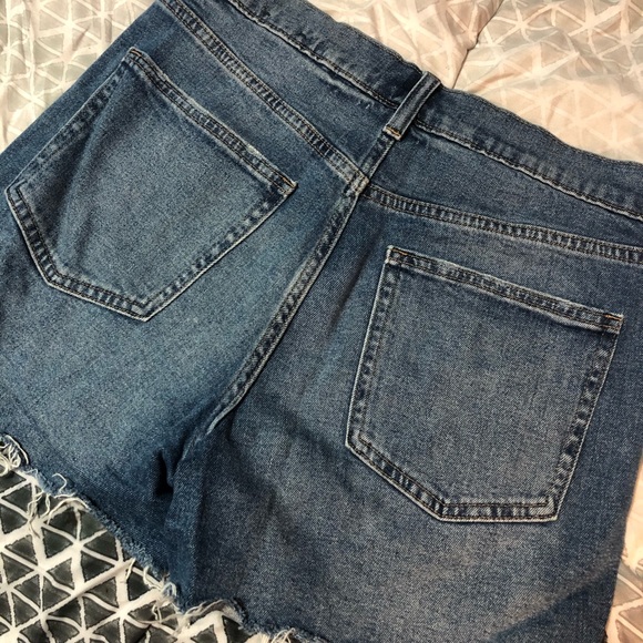 GAP Button-Fly Shorts - Picture 2 of 2